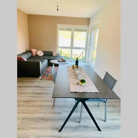 Gaestetraum Mit Wunderschoenem Ausblick Und Garten * Muhldorf Bei Feldbach