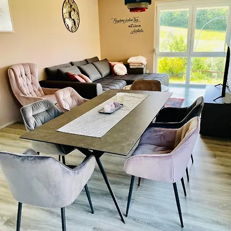 Gaestetraum Mit Wunderschoenem Ausblick Und Garten Lejlighed