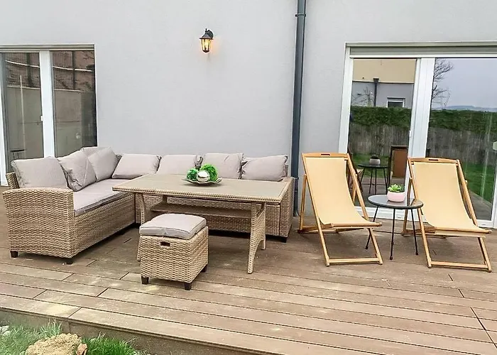 Gaestetraum Mit Wunderschoenem Ausblick Und Garten Muhldorf Bei Feldbach