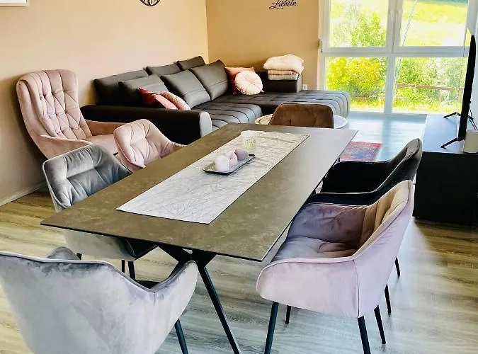 Gaestetraum Mit Wunderschoenem Ausblick Und Garten شقة