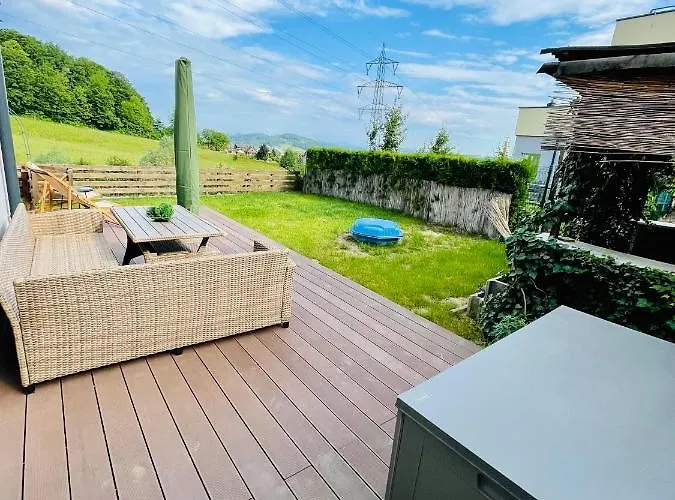 Gaestetraum Mit Wunderschoenem Ausblick Und Garten شقة