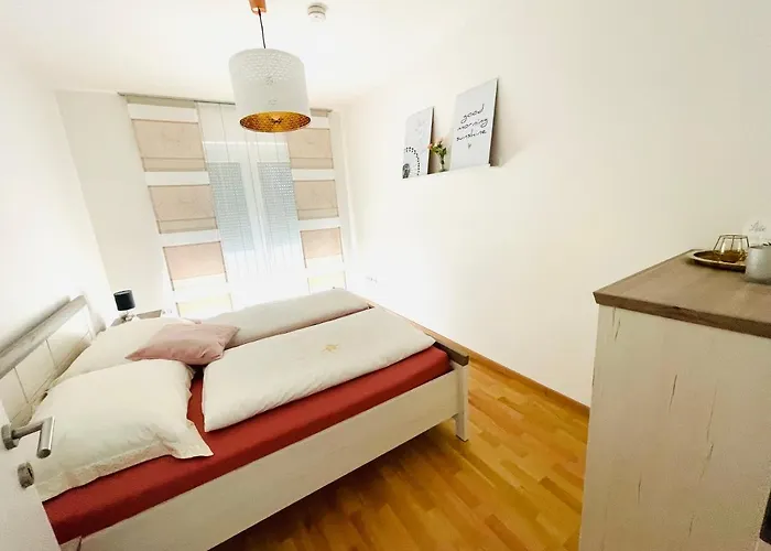 شقة Gaestetraum Mit Wunderschoenem Ausblick Und Garten Muhldorf Bei Feldbach