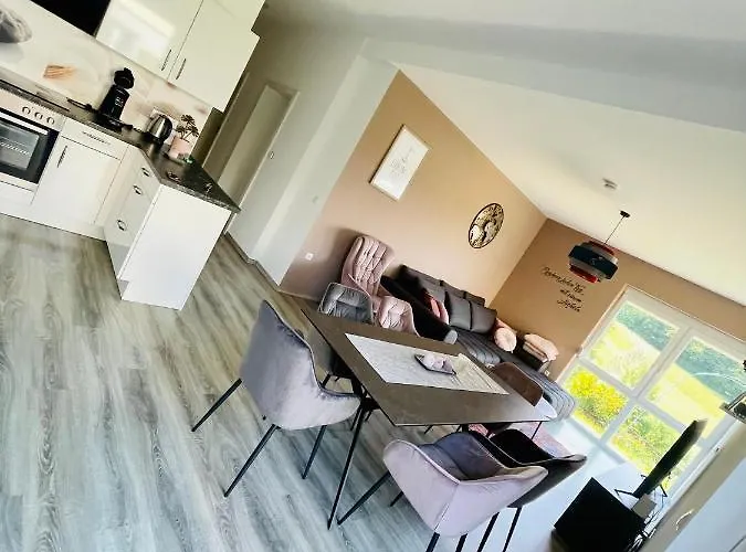 Gaestetraum Mit Wunderschoenem Ausblick Und Garten Muhldorf Bei Feldbach